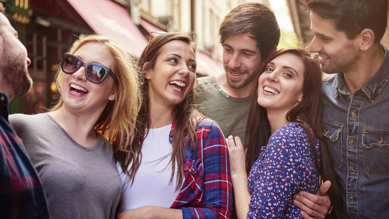 Mai mult de jumătate dintre tinerii români vor să părăsească țara. Care sunt motivele