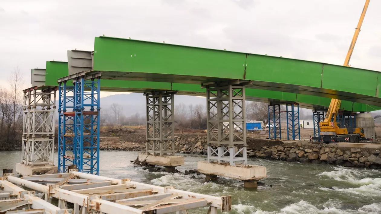 Care este stadiul lucrărilor la podul peste Tisa între România și Ucraina. „În două săptămâni baza va fi finalizată”