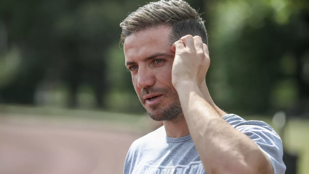 Discurs manifest al lui Alex Chipciu, la adresa lui Călin Georgescu: Asta e educația noastră și apoi suntem surprinși că am votat un debil mintal două milioane de oameni
