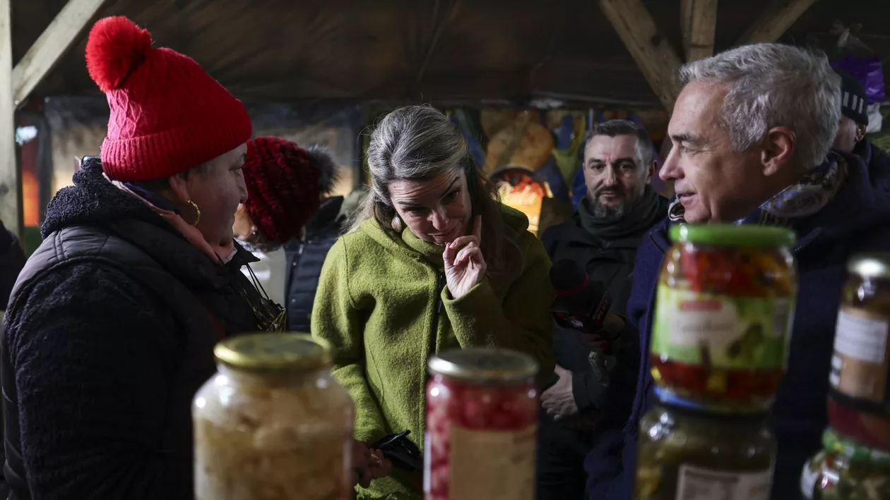 Protestul lui Călin Georgescu. Aproximativ 500 de oameni boicotează împotriva supermarketurilor în Piața Victoria