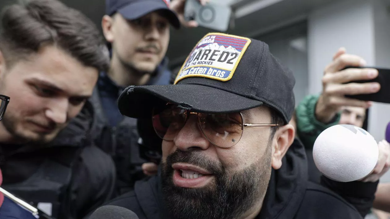 Florin Salam s-a dat în spectacol la Poliție: „Eu sunt șeful României!”