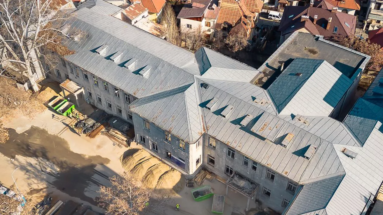 Construcții Erbașu: Reabilităm, consolidăm și modernizăm Colegiul Național de Arte „Dinu Lipatti”. Ne asigurăm că elevii își pot desfășura activitățile într-un spațiu demn de un colegiu de prestigiu (FOTO)