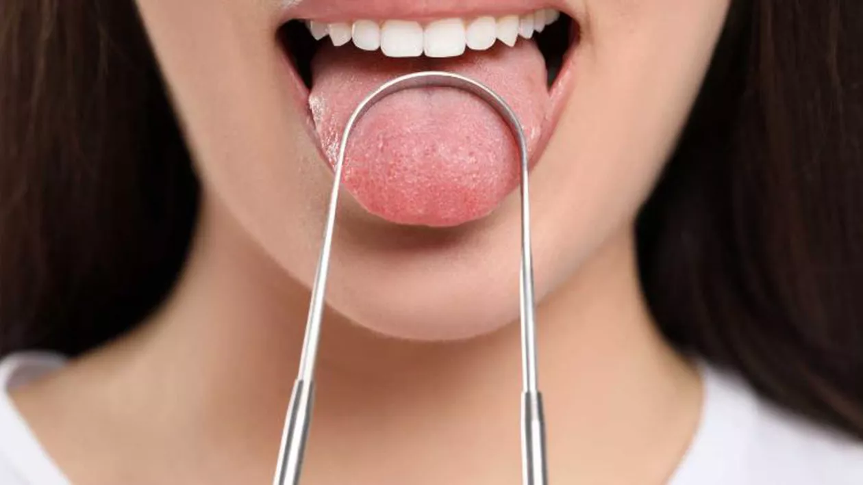 Gură urât mirositoare dimineața. Care sunt cauzele și cum pot scăpa de mirosul neplăcut