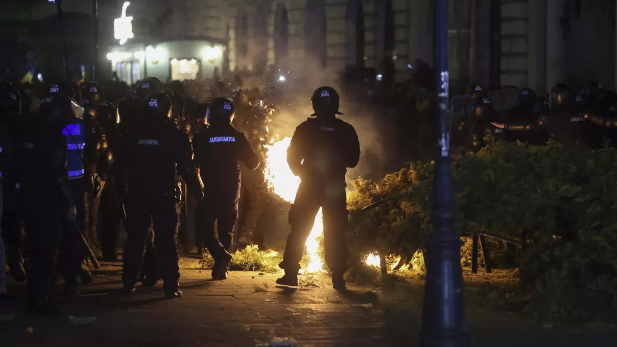 Percheziții în dosarul violențelor de la Biroul Electoral Central. Poliția a reținut încă trei suspecți