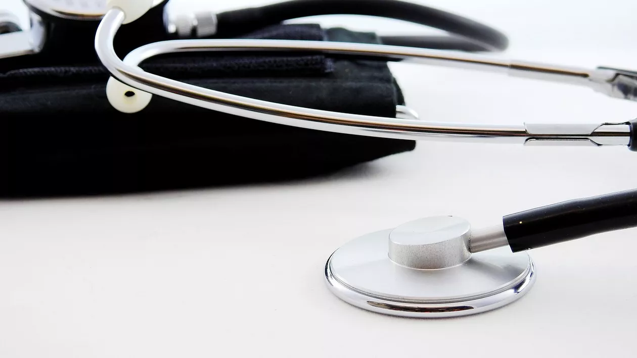 Medic: „România este, practic, o ţară a paradoxului”. Are cei mai mulţi absolvenţi de Medicină din Europa, dar este la coada clasamentului ca număr de medici la mia de locuitori. Care este motivul