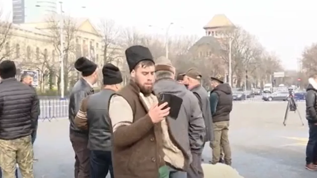 Ciobanii protestează în Piața Victoriei. Care sunt nemulțumirile lor / UPDATE: Ce le-a transmis ministrul Agriculturii (VIDEO)
