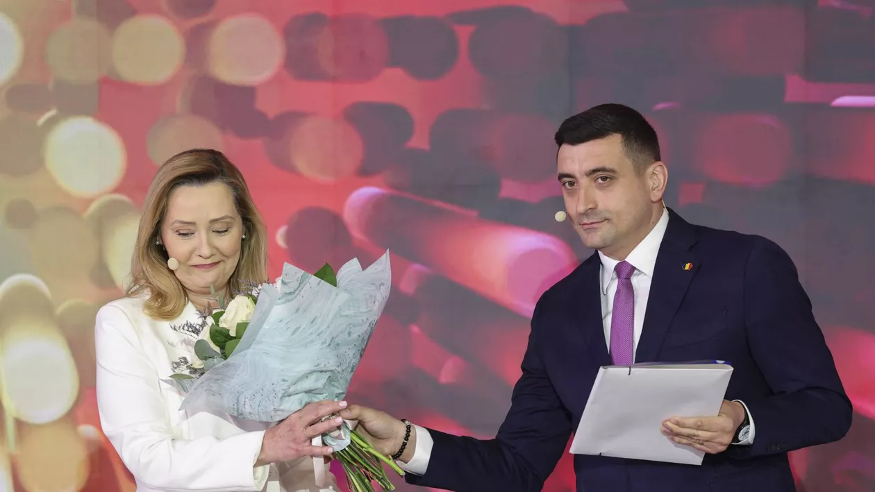 Moment neașteptat, la Cotroceni. George Simion i-a oferit un buchet de flori Elenei Lasconi, apoi a plecat de la dezbaterea electorală. Ce a spus liderul AUR (FOTO)