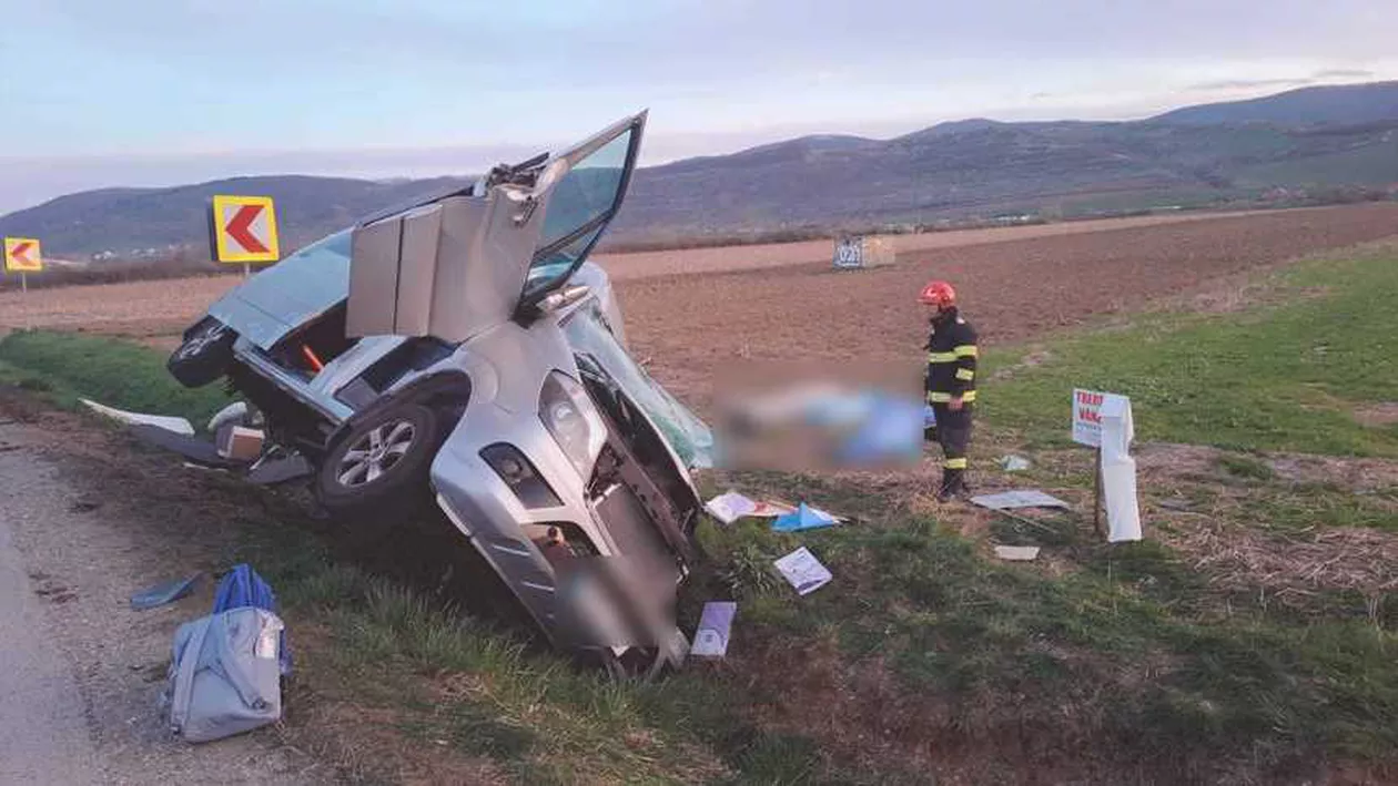 Grav accident în Cluj: 3 morți și 5 răniți, după ce un microbuz s-a izbit de un TIR