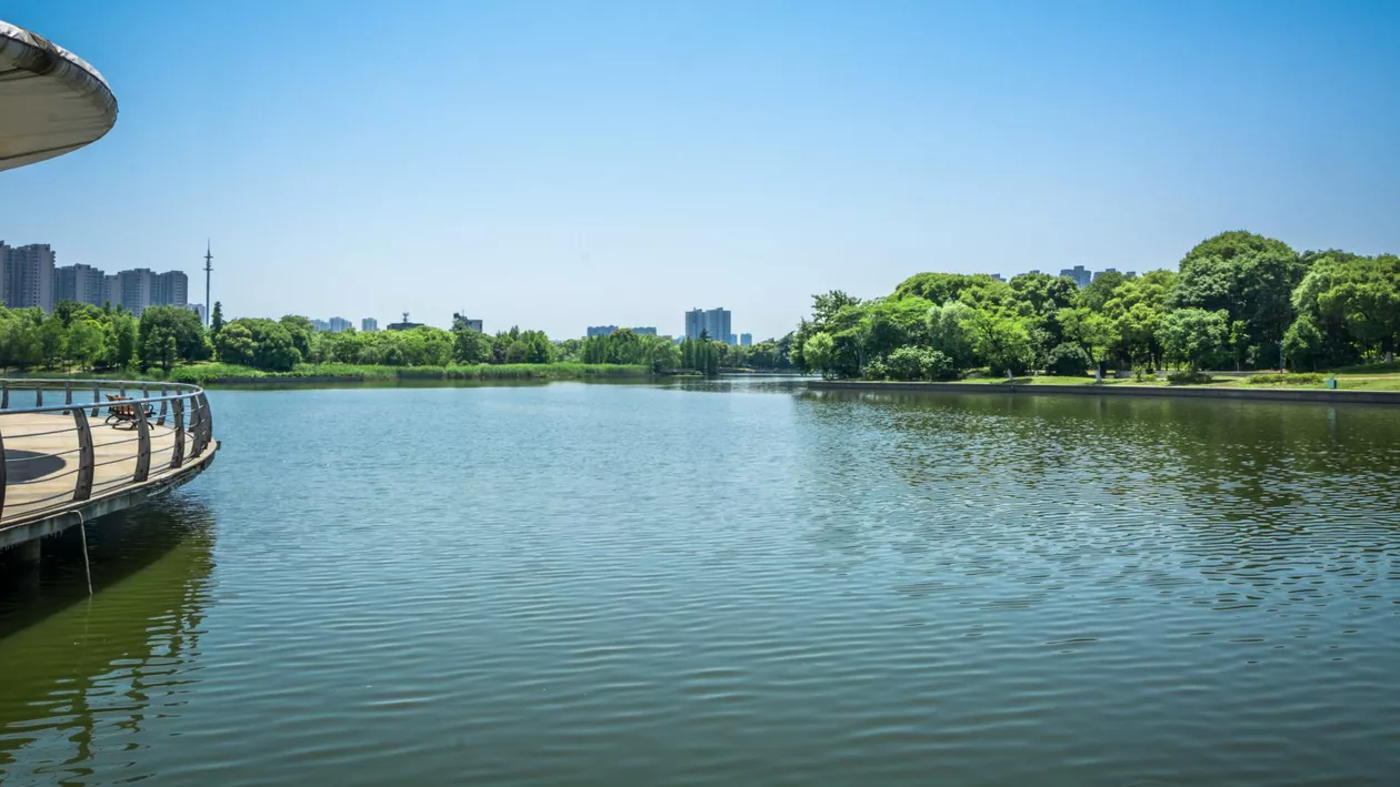 Cazul adolescentei înecate în lacul Frumoasa: Ea ar fi căzut de la înălțime în apă, în timp ce fugea de un urs