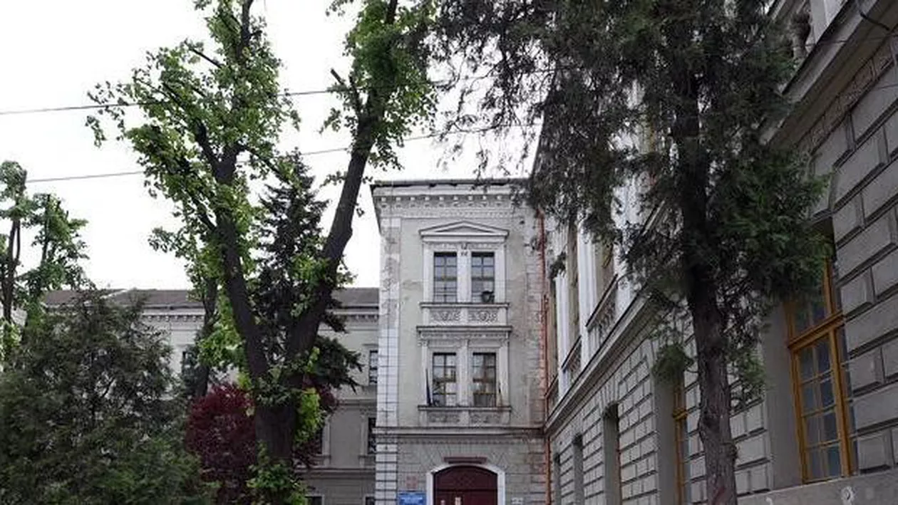Un renumit liceu din Oradea testează școala de 4 zile pe săptămână pentru elevii de clasa a XII-a