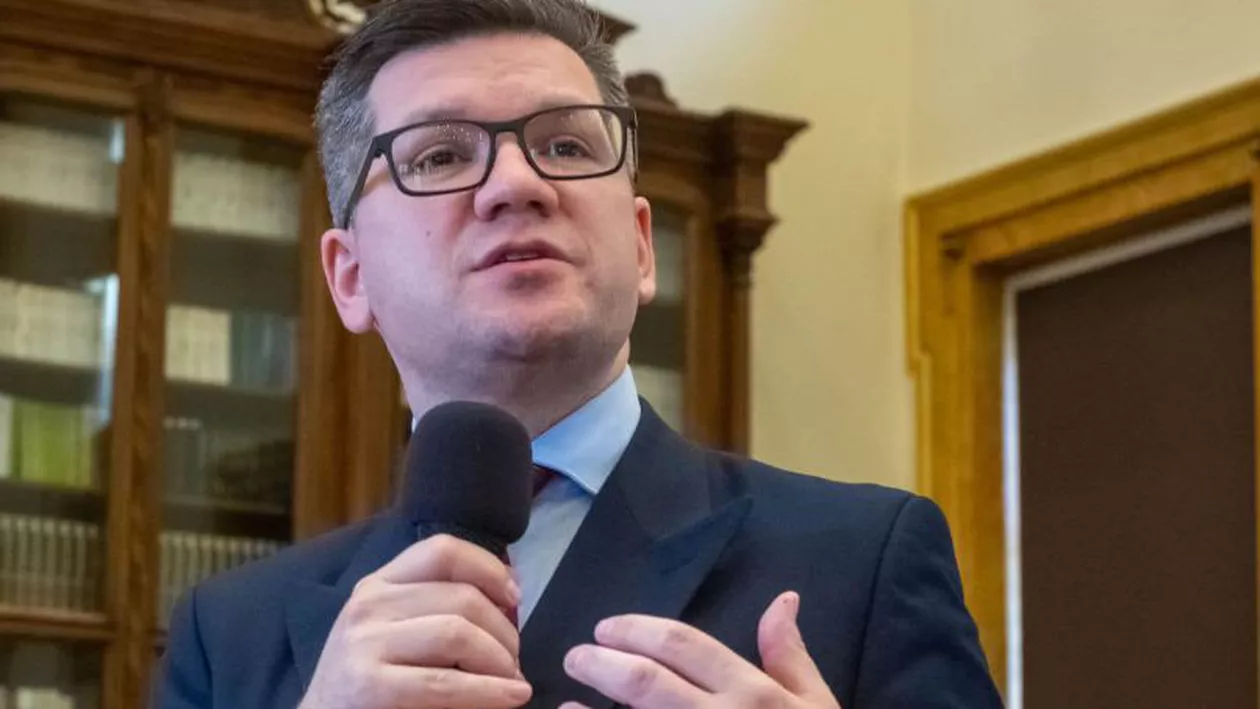 Schimb dur de replici în Comisia de Cultură, după ce George Gima (USR) i-a cerut demisia lui Mihail Neamţu (AUR): „Criticaţi violenţa publică, dar participaţi la ea”