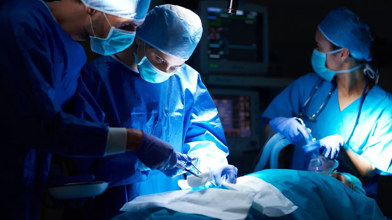 Premieră în lumea medicală. Medicii chinezi au reușit primul transplant de plămân de porc la om