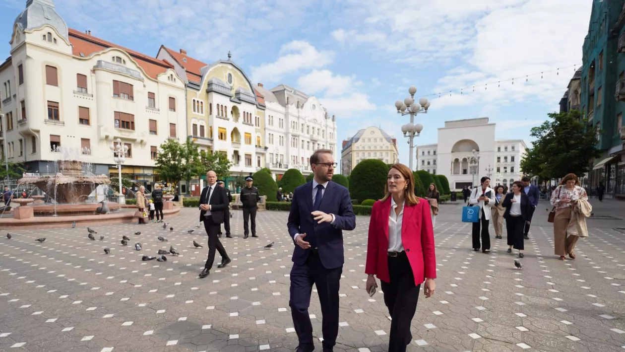 Roberta Metsola s-a plimbat cu Dominic Fritz în Timișoara. „Să ne reamintim cât de greu se câștigă libertatea și democrația”