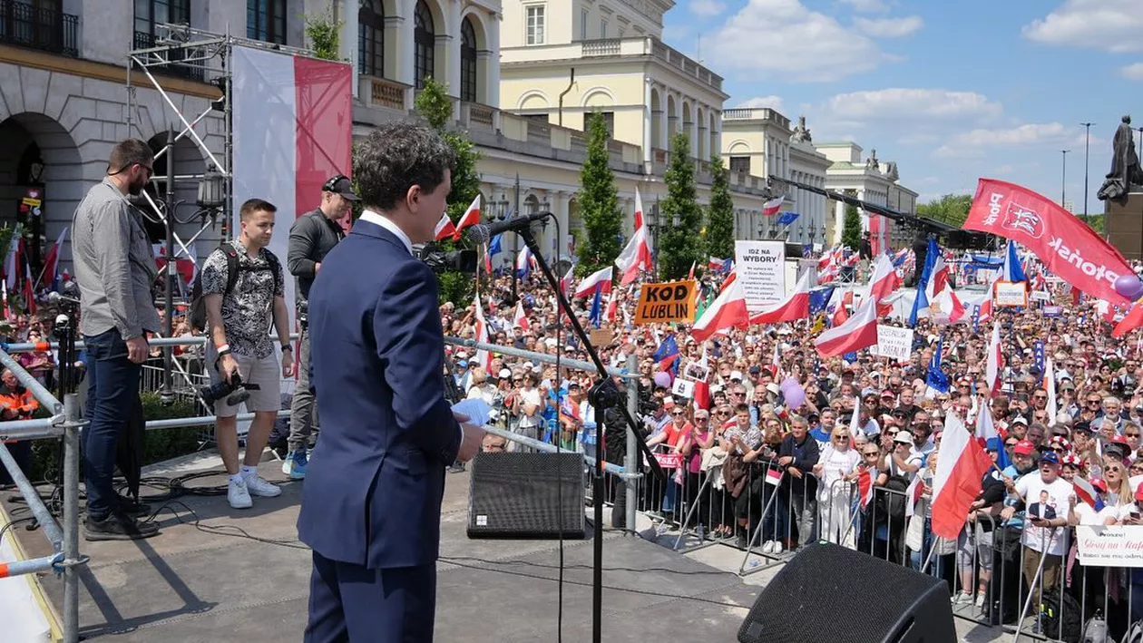 Nicușor Dan, mesaj în poloneză, la Varșovia: Vrem să repetăm în Polonia victoria de săptămâna trecută din România (VIDEO)