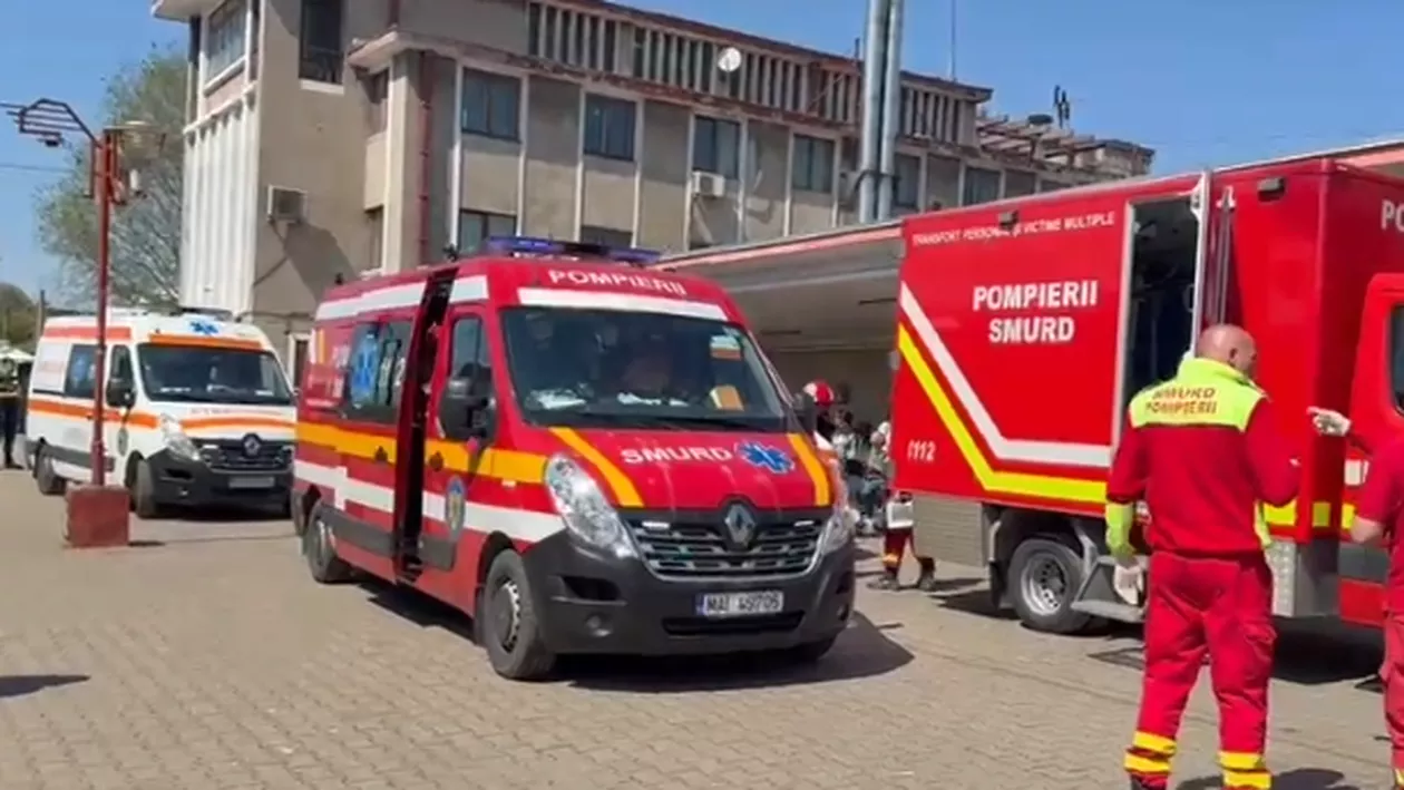 Două trenuri s-au ciocnit în Gara Constanța. Mai multe persoane, transportate la spital. A fost activat Planul Roșu de Intervenție