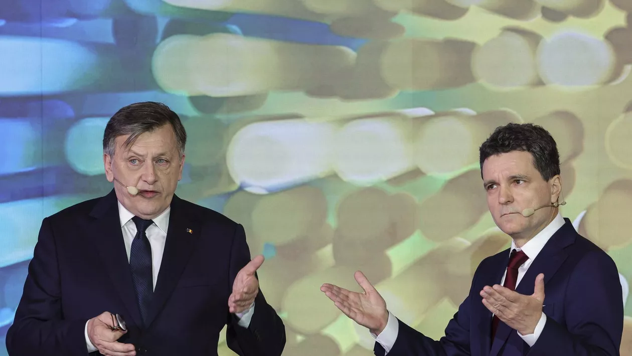 Schimb acid de replici între Crin Antonescu și Nicușor Dan. Primarul general a recunoscut că a semnat aprobarea pentru spitalul oncologic privat de copii, după ce s-a discutat despre acesta în dezbaterea electorală