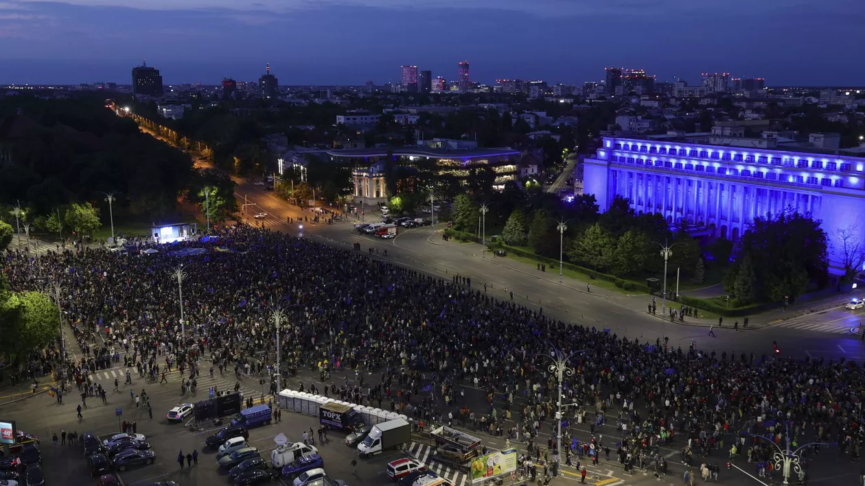 Marș pro-european, în București. Piața Victoriei este plină! Zeci de mii de participanții scandează „Nicușor”, „România” și „Europa”! Manifestații similare sunt și în alte orașe. Clujenii au cântat Odă Bucuriei (FOTO, VIDEO)