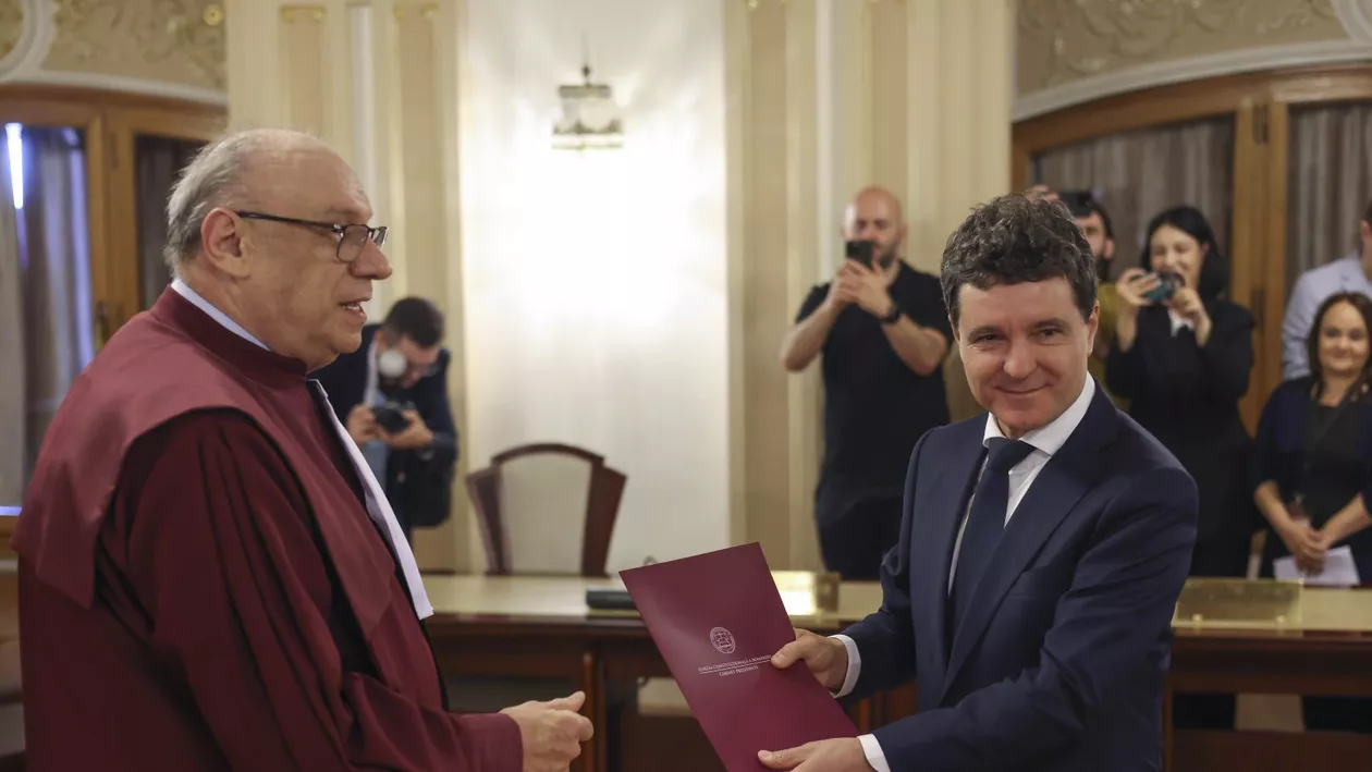 Şedinţă solemnă a CCR pentru validarea alegerii noului președinte. Nicușor Dan: „Înțeleg responsabilitatea mandatului pe care mi l-au dat românii” (VIDEO)