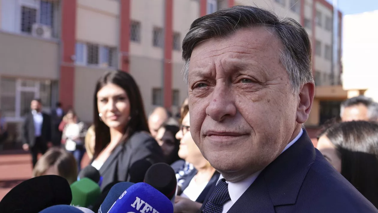 Crin Antonescu: „Era foarte bine dacă Ilie Bolojan demisiona, când PSD i-a retras sprijinul politic” / Ce „păcate” are PSD (VIDEO)