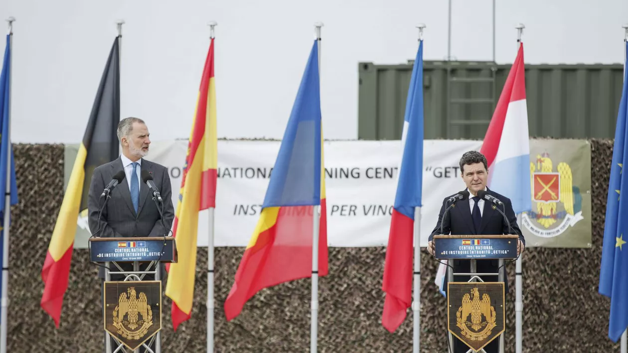 Motivul pentru care regele Spaniei a refuzat un platou tradițional românesc. Vizita la Cincu alături de Nicușor Dan