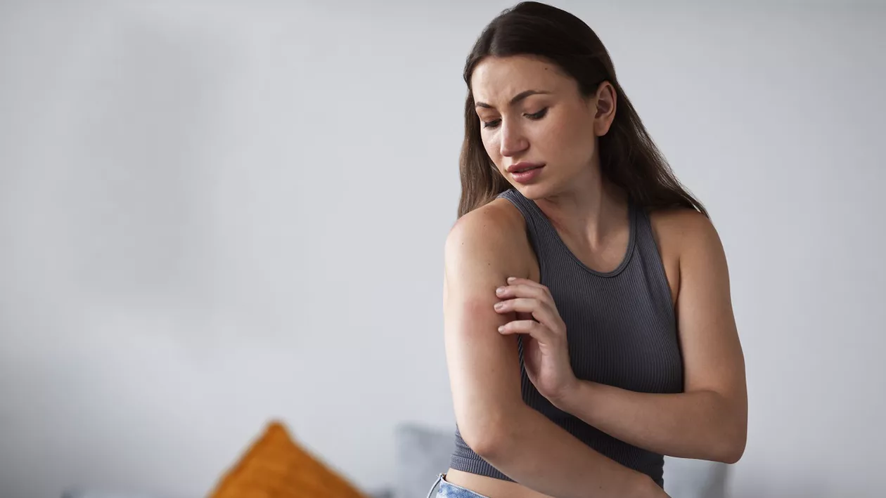 Alergiile de contact: de la cosmetice la metale – cum le identifici?