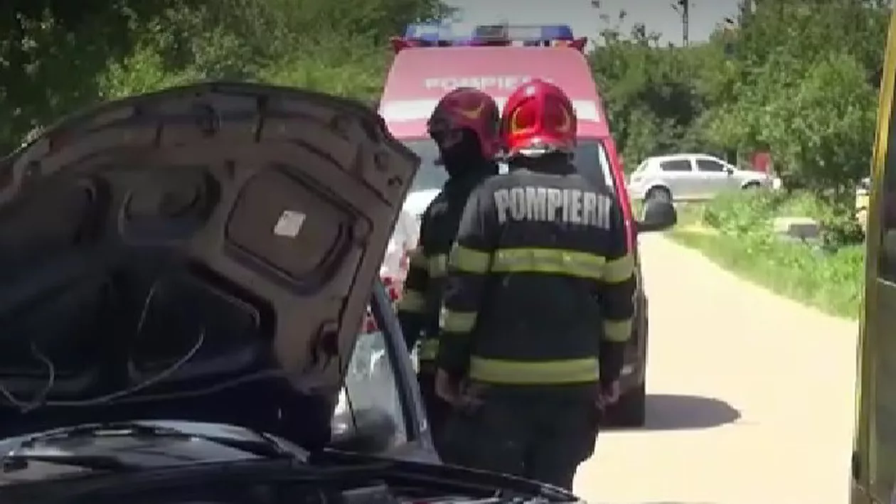 Accident fatal în Bacău! Femeie de 70 de ani moartă după impactul dintre un microbuz școlar și mașina în care se afla
