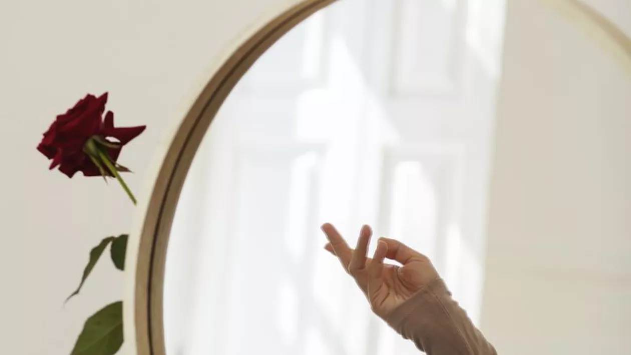 Truc simplu și eficient pentru oglinzi fără urme! Japonezii au dezvăluit care este secretul