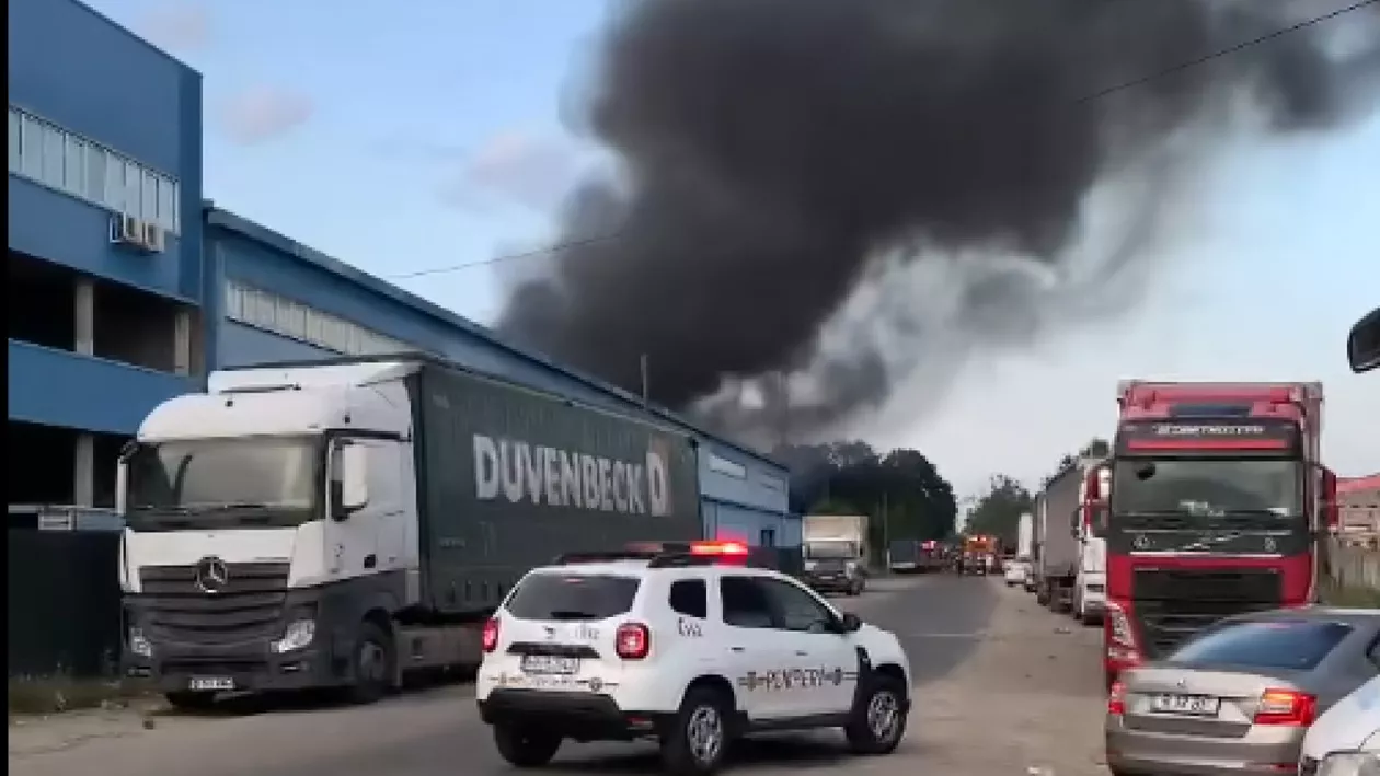 Incendiu la un depozit din Sectorul 6. Autoritățile au emis avertizare RO-Alert