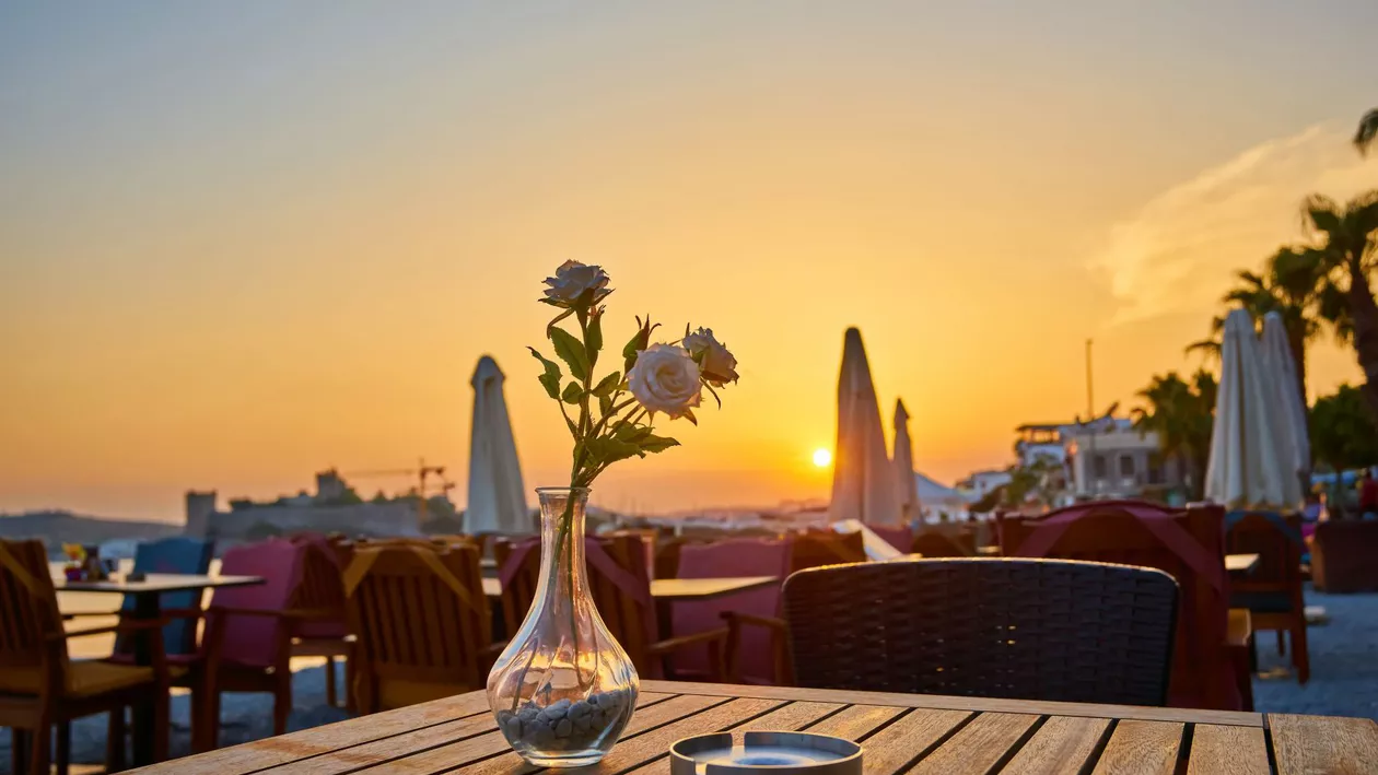 Prețurile pe litoralul românesc, absolut revoltătoare! Cât costă o banală salată de roșii cu brânză (FOTO)