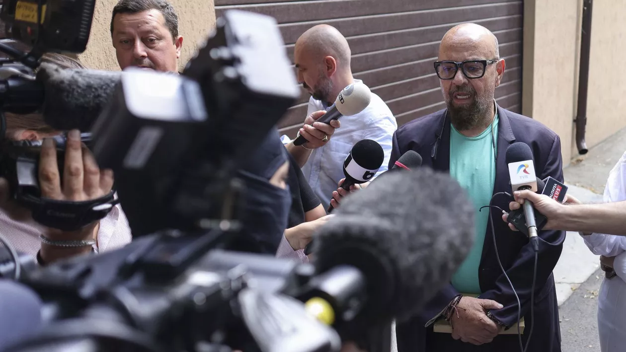 Piedone a purtat o curea în formă de cătușe, care costă 450 de euro, când a fost săltat de procurorii DNA (FOTO)