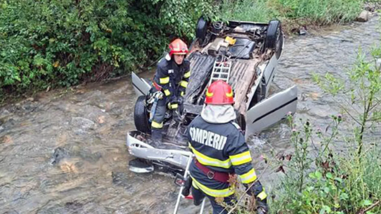 Accident teribil în județul Hunedoara! O mașină, în care se aflau patru copii, s-a răsturnat în râul Jiu. În ce stare se află minorii