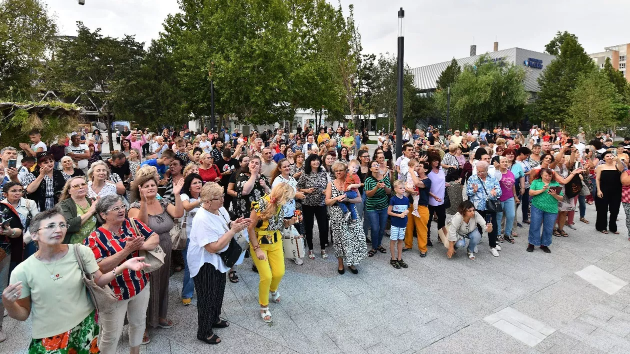 „Seri Culturale în Piaţeta Favorit” - nouă serie de evenimente în Sectorul 6. Concerte şi spectacole în aer liber, începând din 2 august (FOTO)