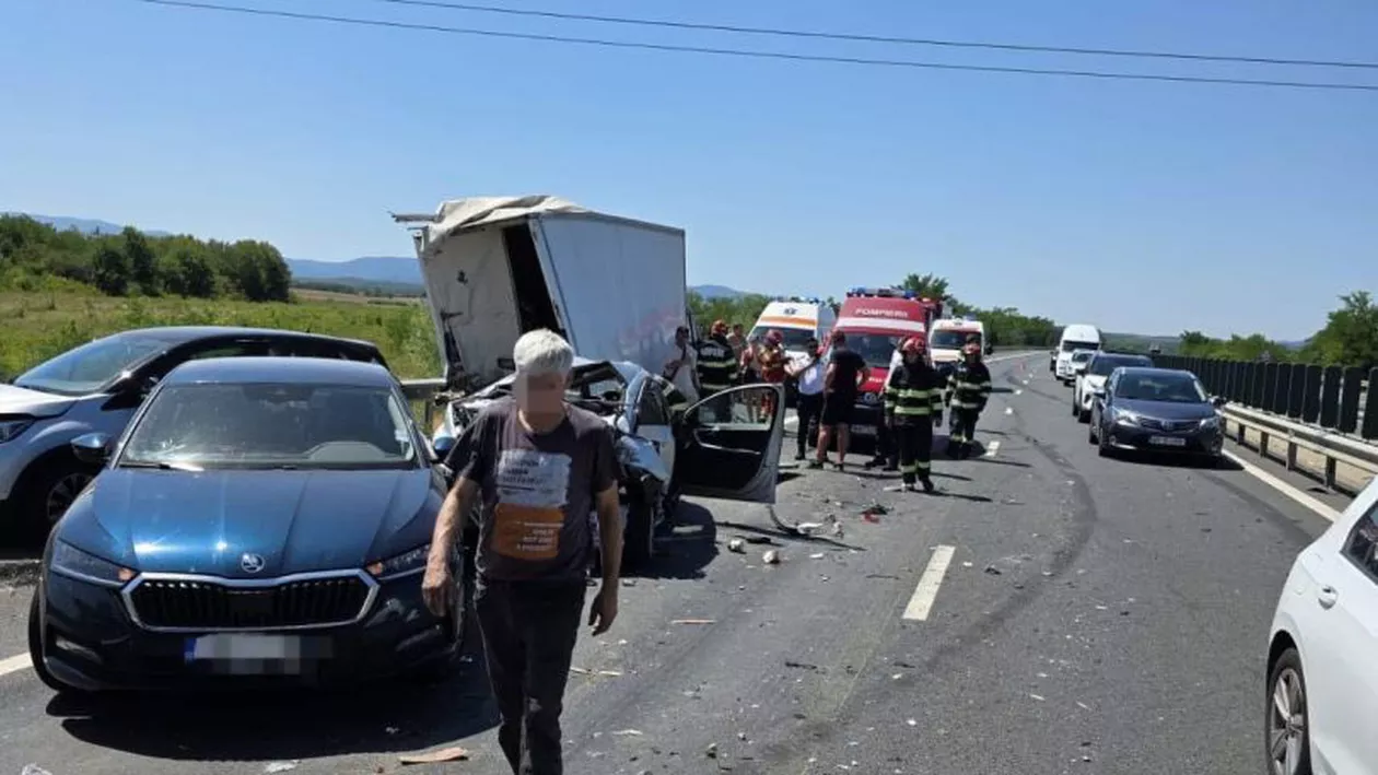 Accident deosebit de grav pe A1 Deva-Nădlac! 14 răniți, dintre care 3 sunt copii