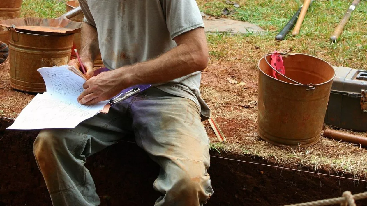 Descoperire bizară la un sit roman din Anglia. O pereche de încălțări uriașe vechi de 2.000 de ani dau peste cap teoriile istorice