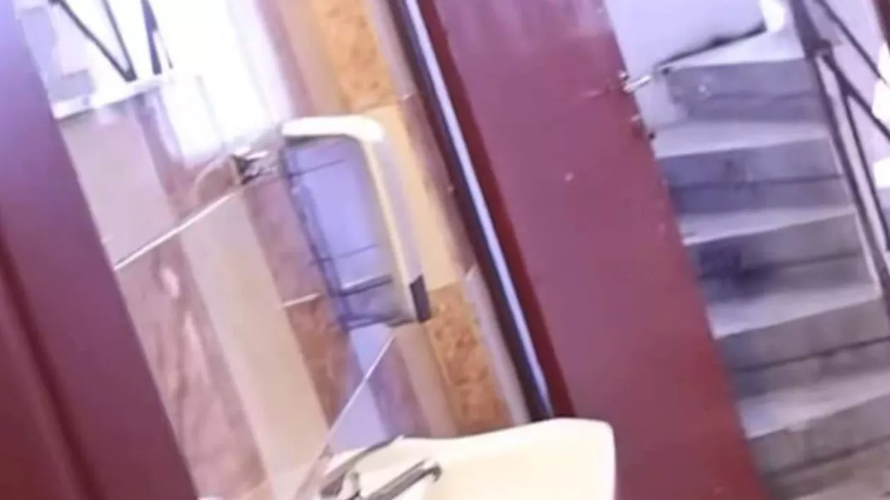 Un vlogger celebru din Marea Britanie s-a cazat într-un hotel de o stea în București! Reacția uluitoare când a văzut cum arată baia