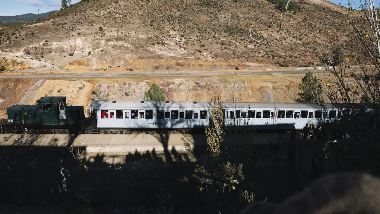 Accident feroviar în Corsica. 12 răniți, dintre care 4 în stare gravă, după ce un trenuleț turistic s-a răsturnat