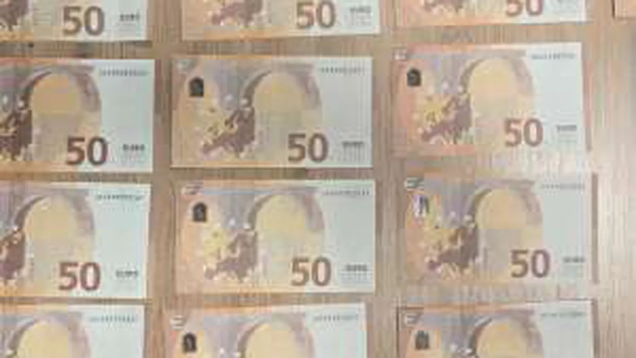 Descoperire pe Aeroportul Henri Coandă: Român prins cu 17 bancnote false de 50 de euro. Ce riscă bărbatul