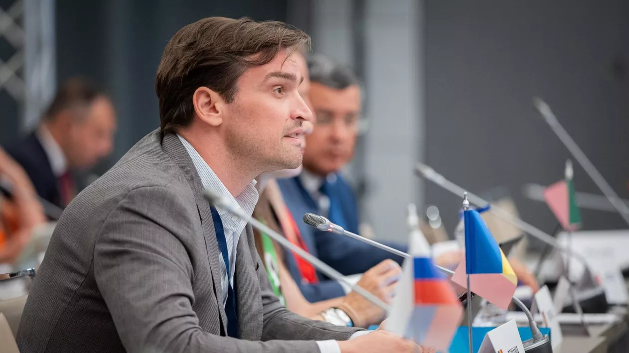 De ce pleacă medicii din țară și cum pot fi convinși să rămână? Medicul și deputatul Andrei Baciu (PNL) a demarat un studiu pentru a afla soluțiile de a ține în țară tinerii medici