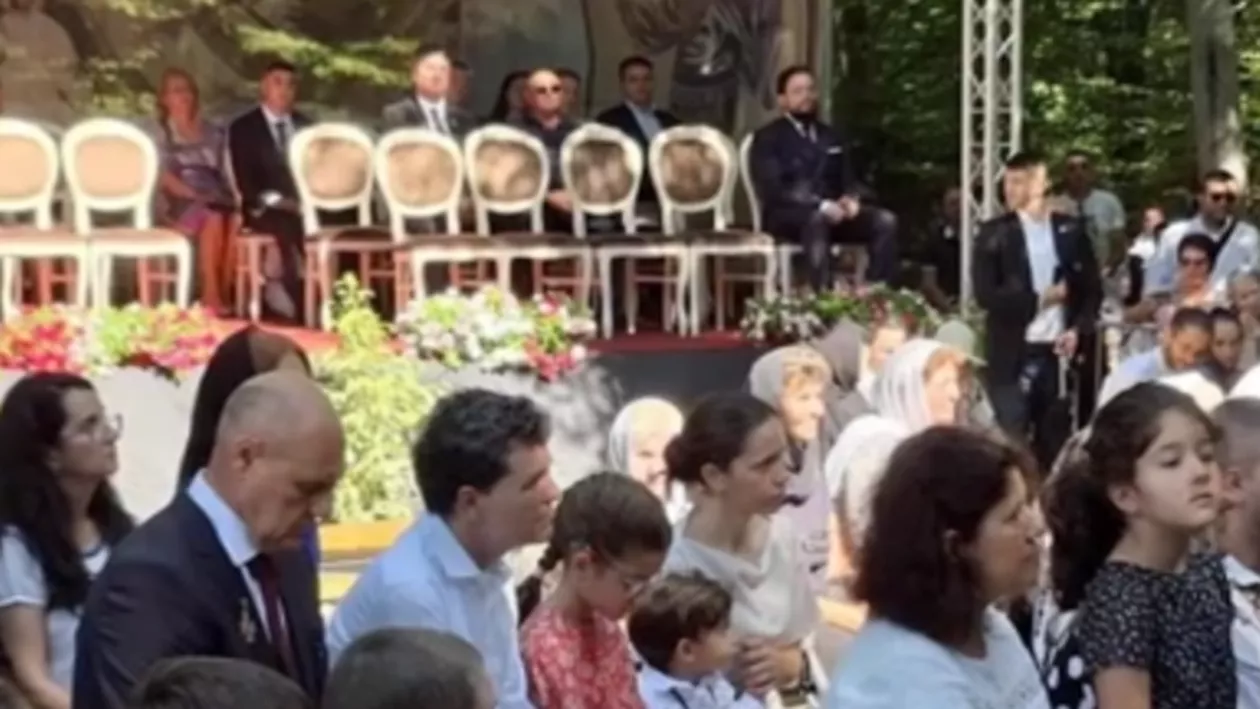 Unde a ales Nicușor Dan să meargă de Sfânta Maria. Imagini cu președintele și familia sa, la mănăstire (VIDEO)