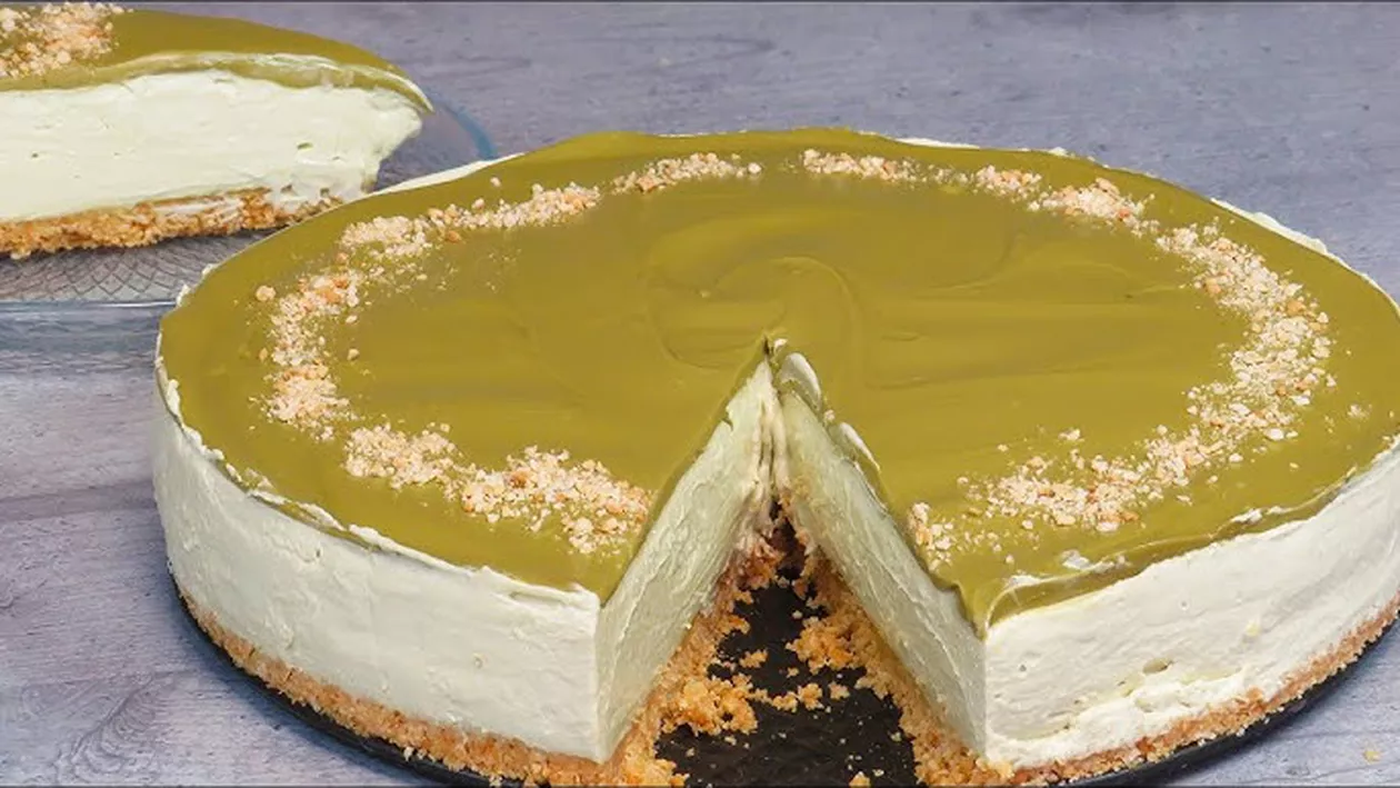 Cheesecake cu fistic, un deliciu de vară. Rețeta pentru o prăjitură rafinată și ușor de preparat