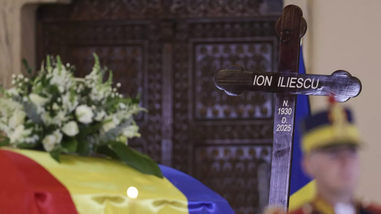 Surpriză la mormântul lui Ion Iliescu. Ce s-a întâmplat cu crucea fostului președinte (FOTO)