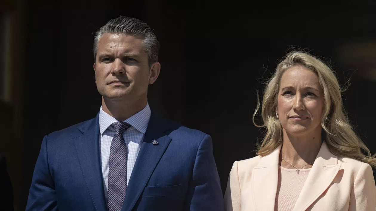 Secretarul american al Apărării distribuie un clip în care mai mulți pastori spun că femeile n-ar trebui să voteze și nici să aibă funcții (VIDEO)