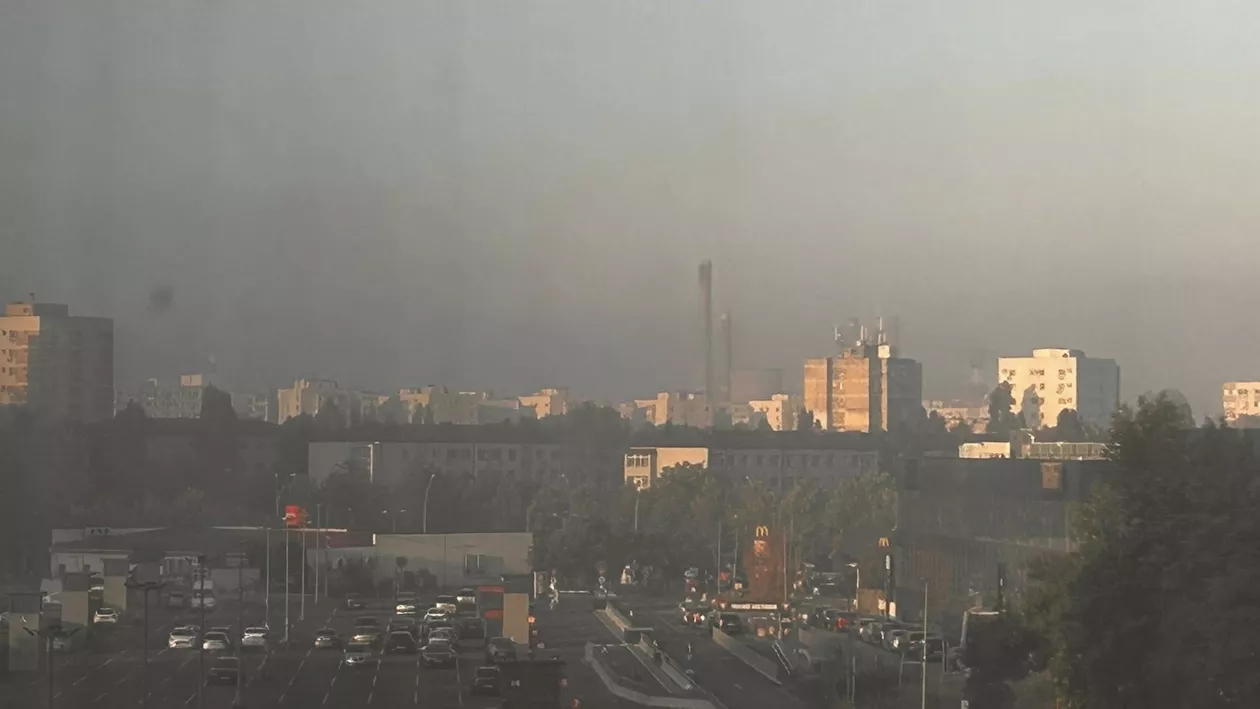 Capitala sub un nor gros de fum. Garda de Mediu măsoară poluarea provocată de incendiul din Dragonul Roșu