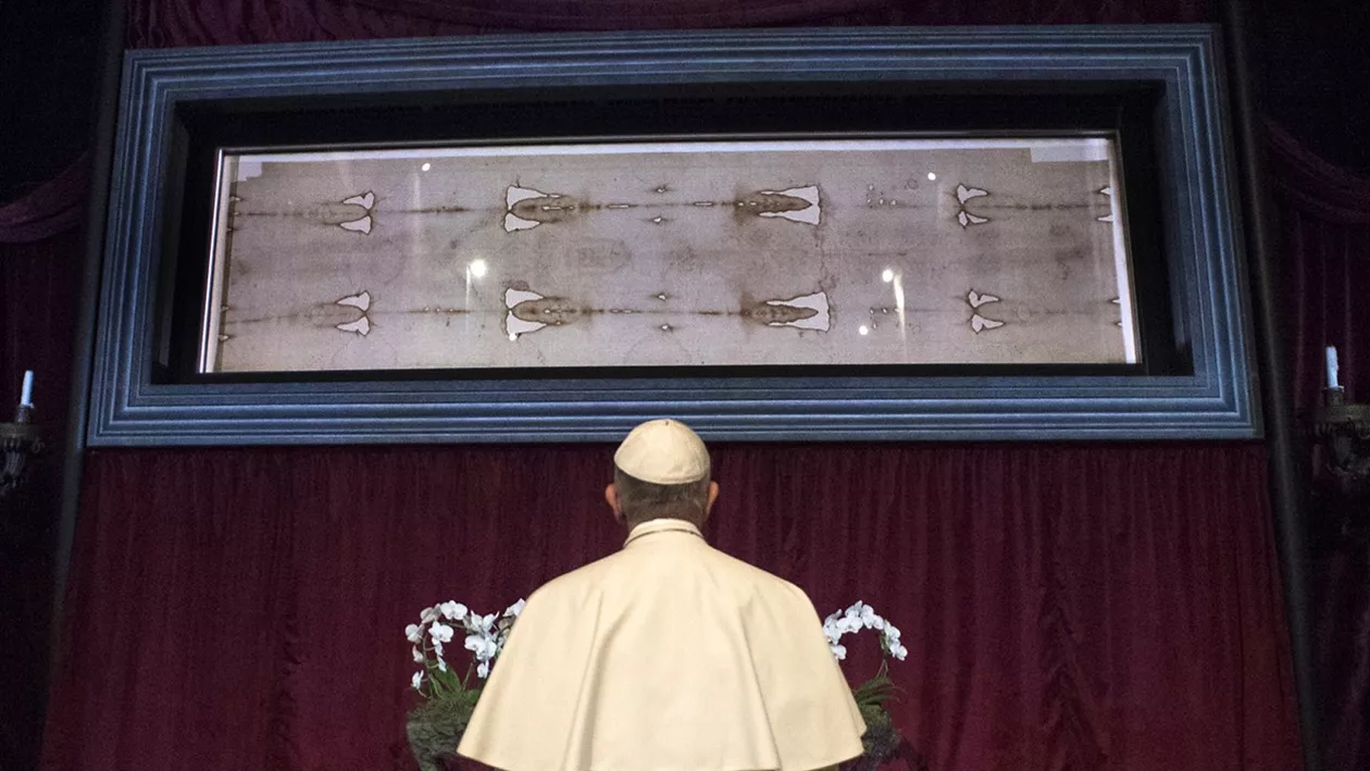 Giulgiul din Torino sub lupa cercetătorilor. Un nou studiu confirmă că relicva este un fals medieval