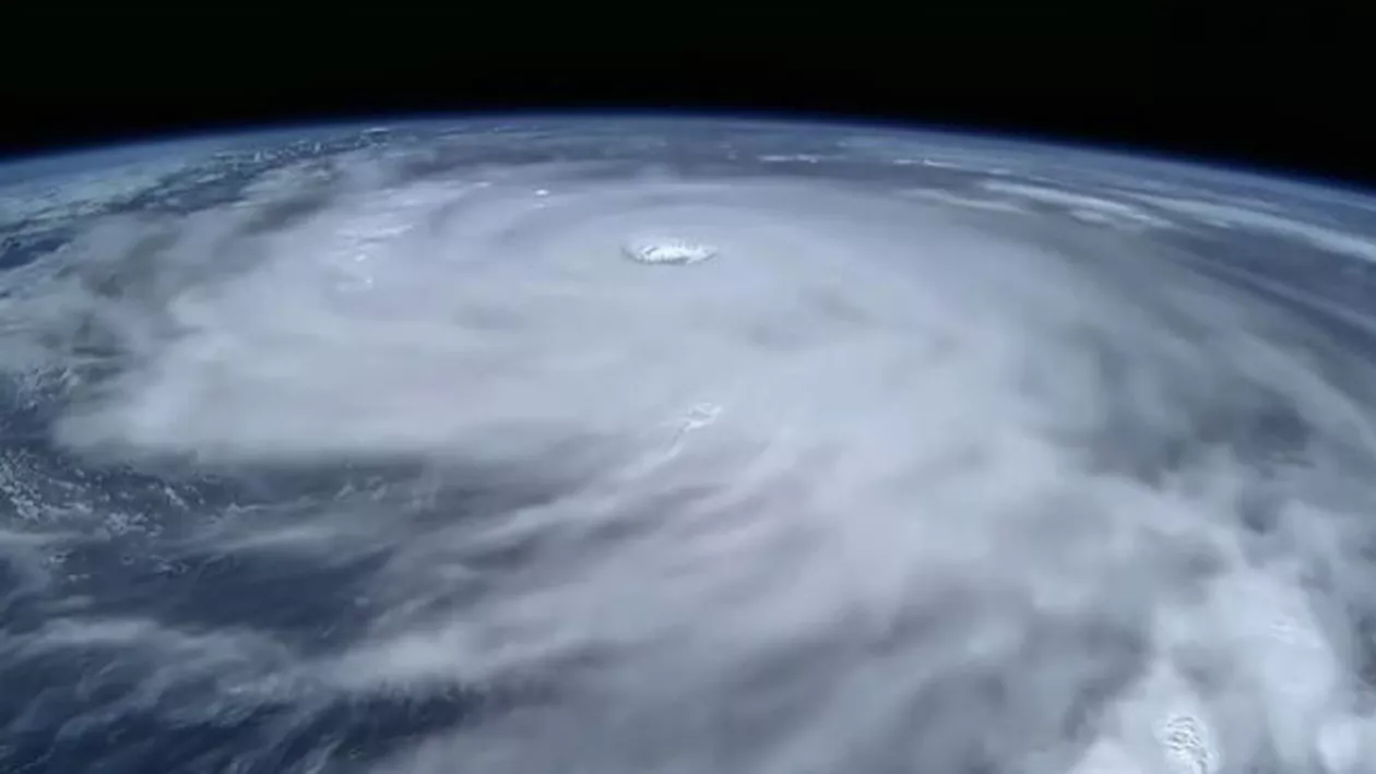 Imagini din spațiu cu taifunul Ragasa care va mătura China în zilele următoare. Sute de mii de persoane vor fi evacuate (VIDEO)
