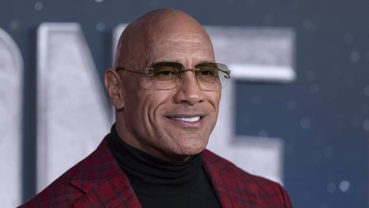 Dwayne Johnson, apariție surprinzătoare la Festivalul de la Veneția. Actorul își schimbă imaginea în drama „The Smashing Machine”