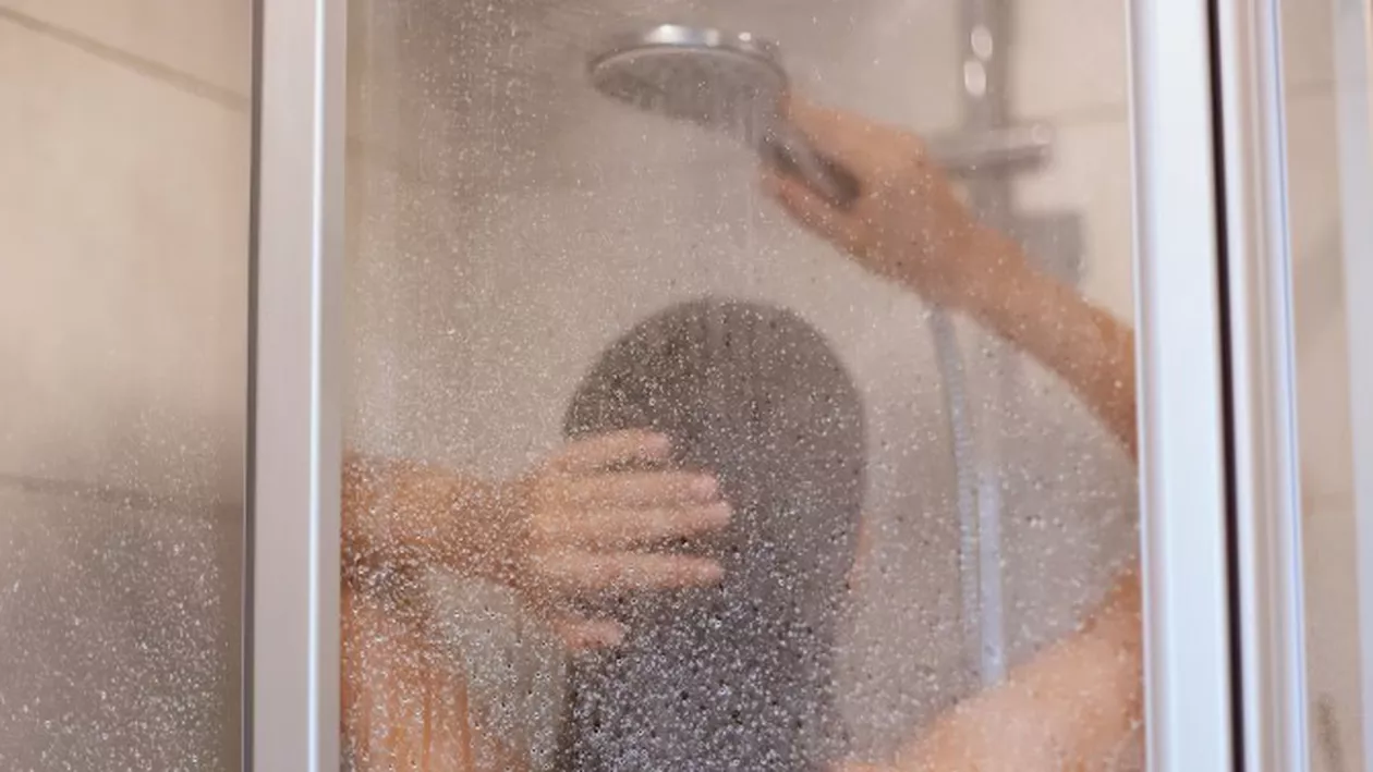 De ce să nu faci duș după masă. Obiceiuri interzise după ce mănânci