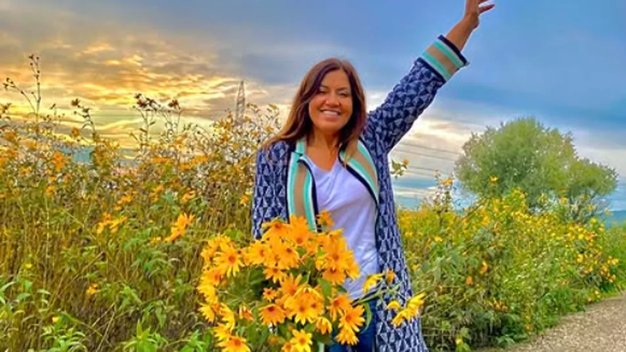 Mirela Retegan: „Cel mai greu vis de atins din ultimii 25 de ani, a fost, pentru mine, să port cămăși și tricouri în pantalonii prinși cu o curea”. Cum a reușit să ajungă la forma dorită