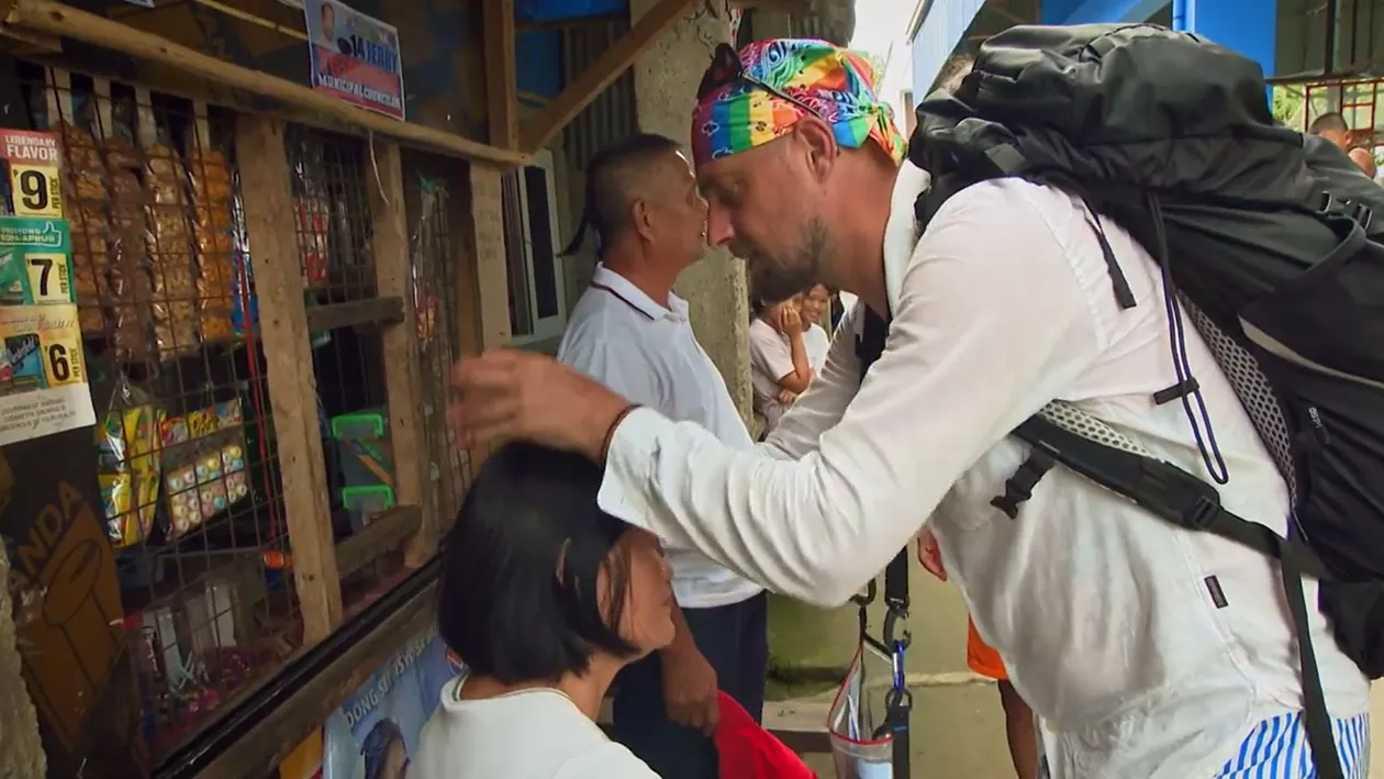 Probă bizară pentru concurenții Asia Express. O echipă și-a luat țeapă de la o filipineză