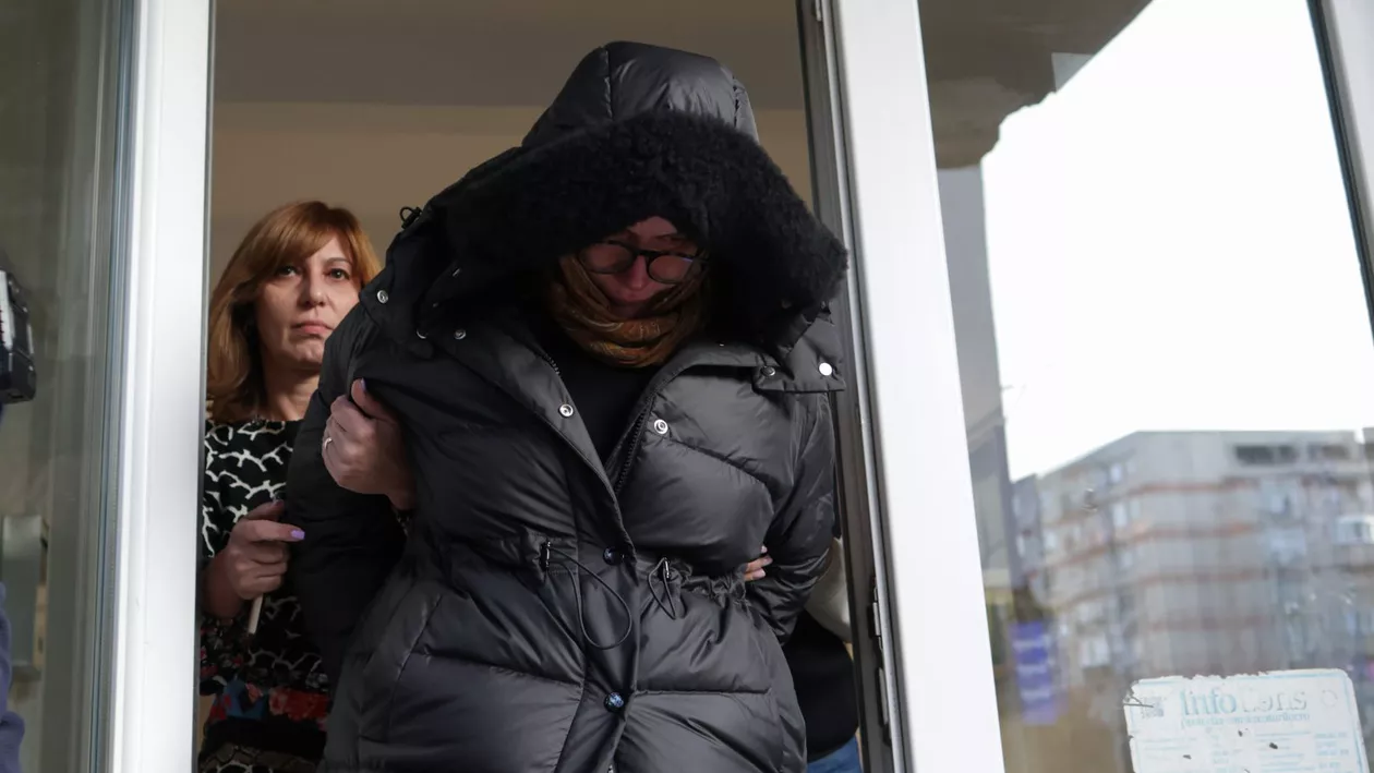 Sora lui Carmen Dan, reținută pentru înșelăciuni de peste 1,3 milioane euro. Schema prin care acționau Simona Stan și complicele ei (GALERIE FOTO)